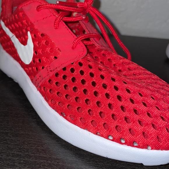 Red Nike Roche - Picture 2 of 5